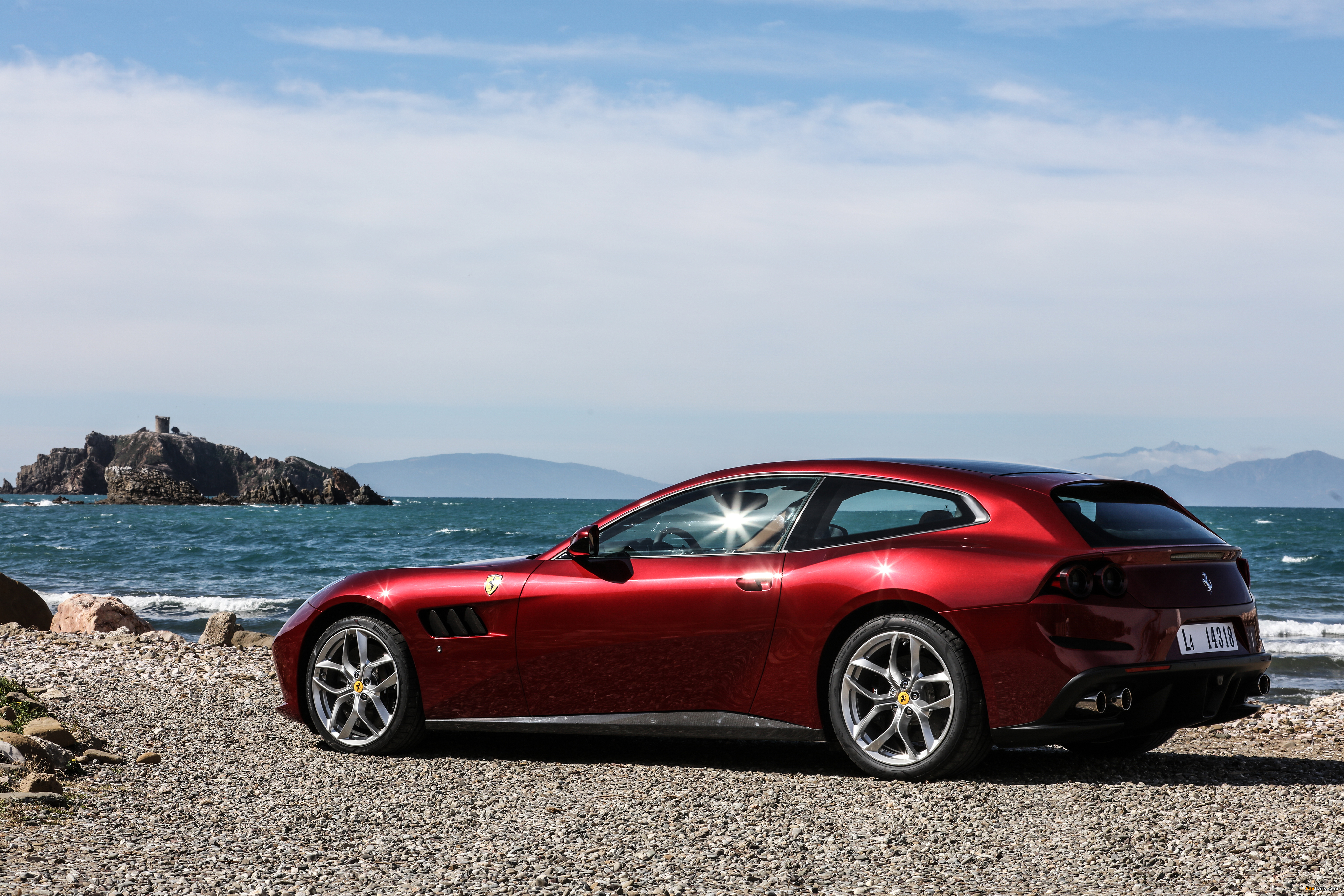 Photos of Ferrari GTC4Lusso T 2016 (4096 x 2731)