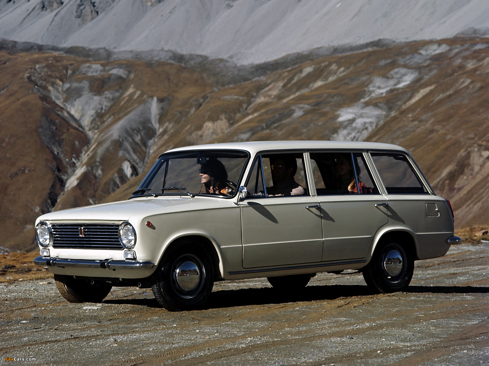 Fiat 124 Familiare 1966–70 images (1600 x 1200)