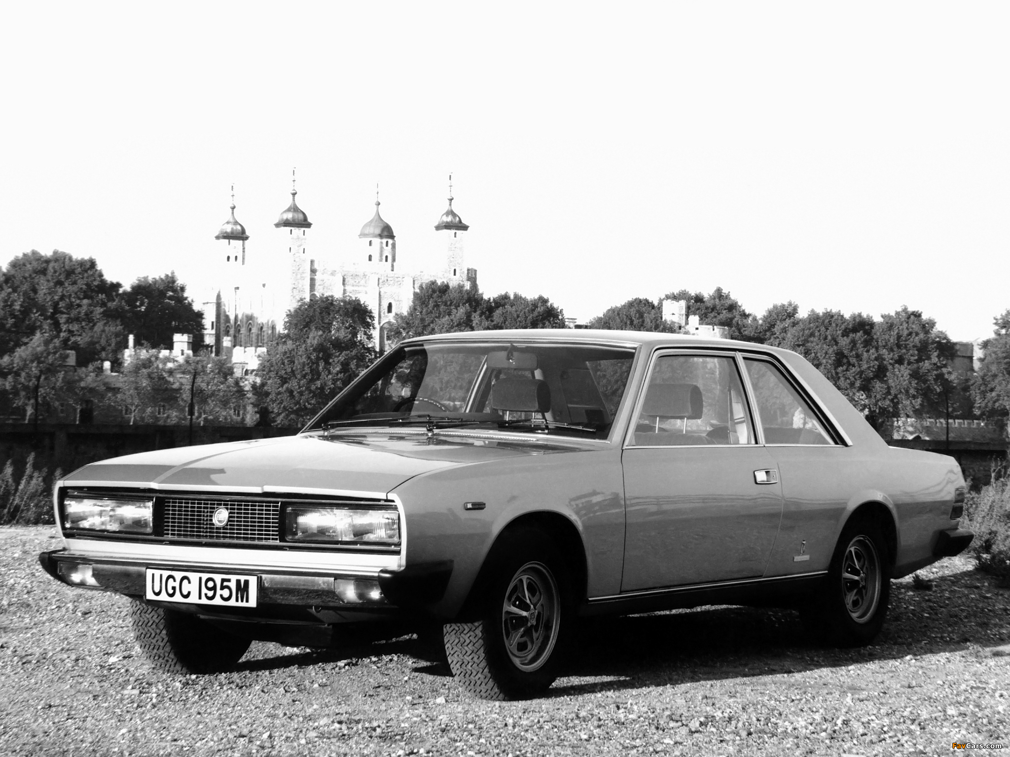 Fiat 130 Coupe UK-spec 1971–78 pictures (2048 x 1536)