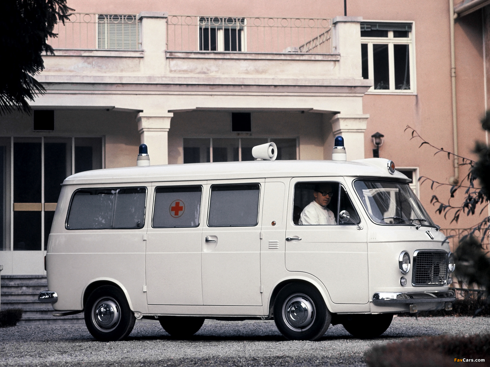 Photos of Fiat 238 Ambulance 1968–78 (1600 x 1200)