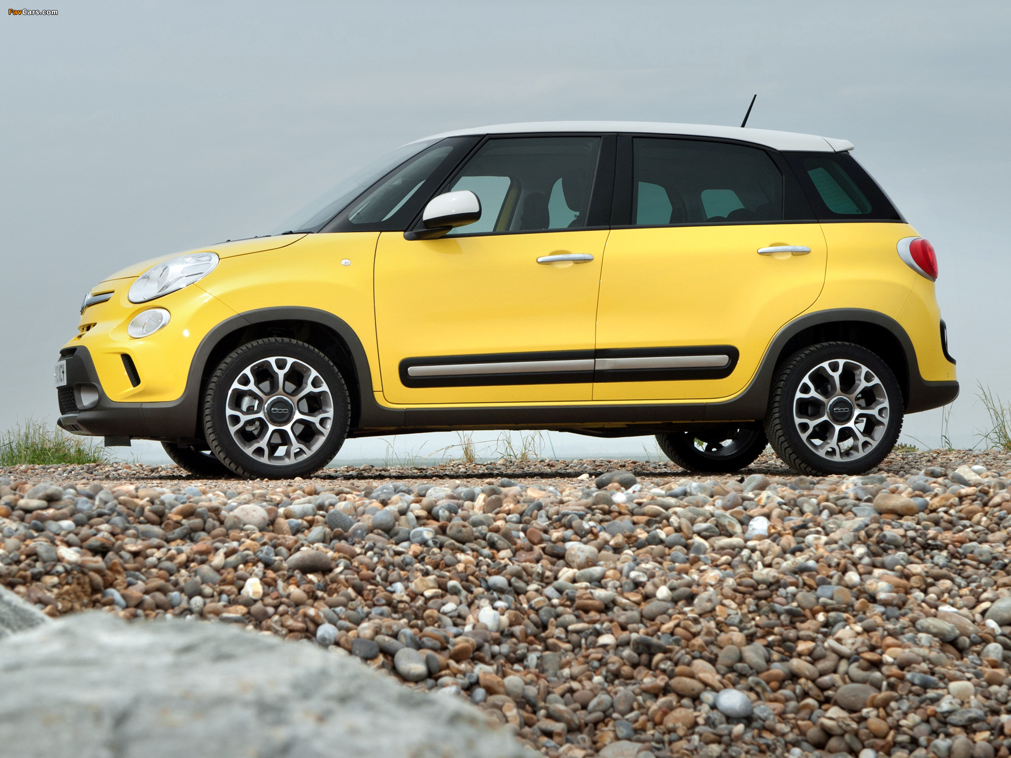 Fiat 500L Trekking UK-spec (330) 2013 wallpapers (2048 x 1536)