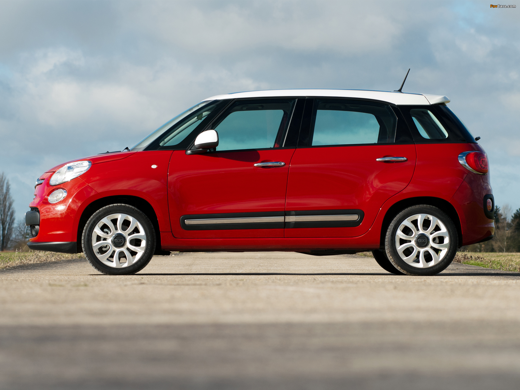 Images of Fiat 500L UK-spec (330) 2013 (2048 x 1536)