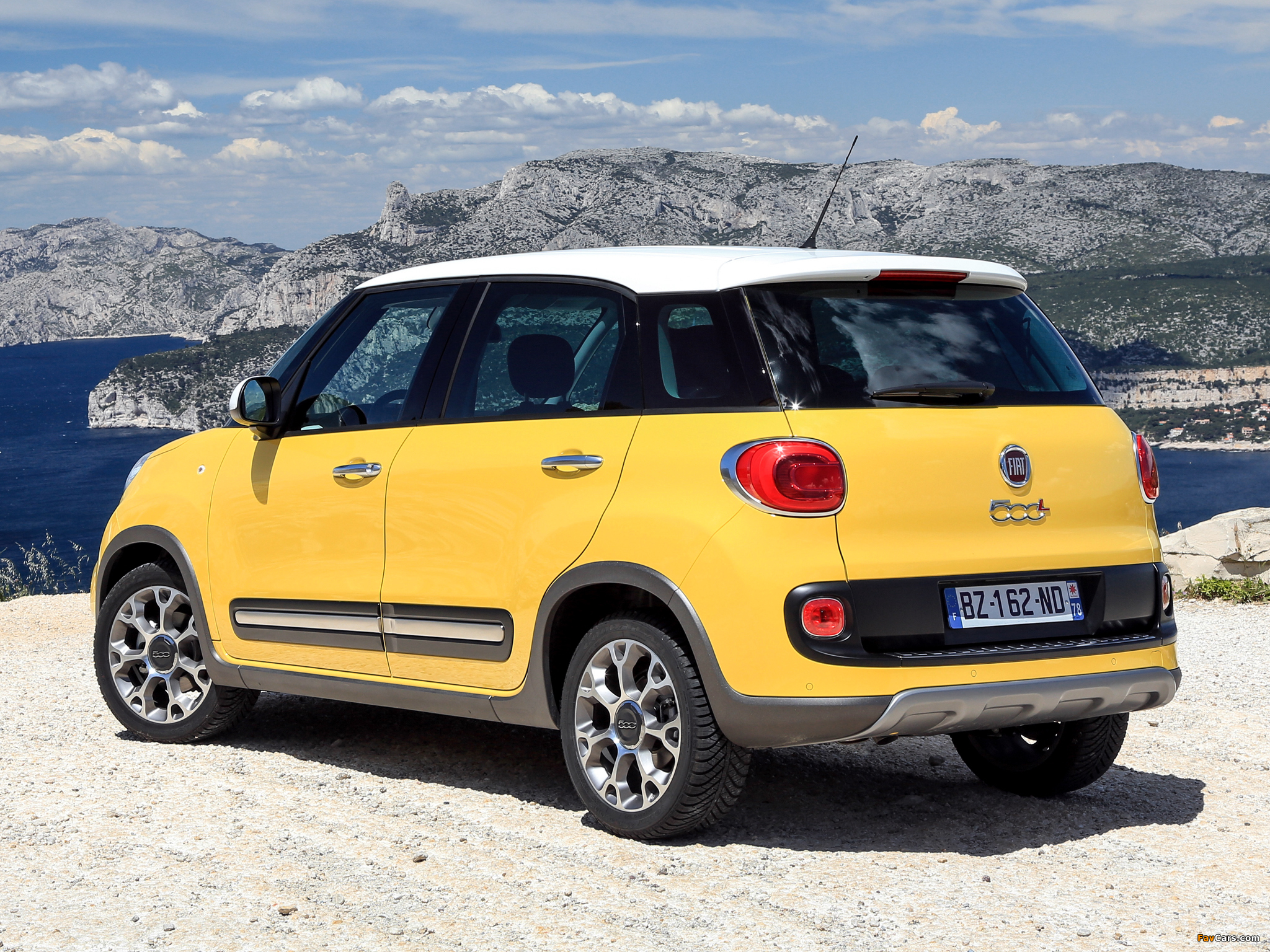 Fiat 500L Trekking (330) 2013 wallpapers (2048 x 1536)