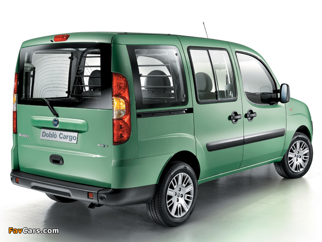 Images of Fiat Doblò Cargo Combi (223) 2005 (640 x 480)