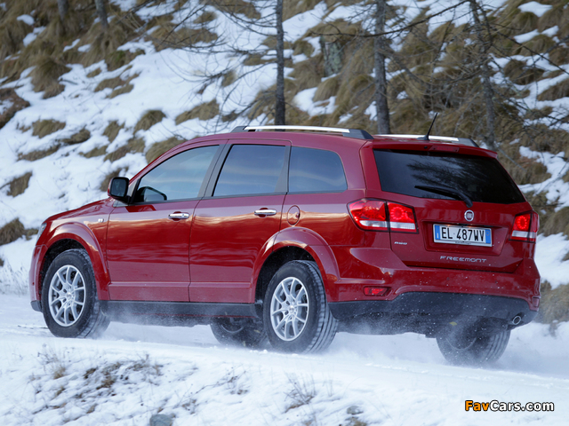 Fiat Freemont AWD (345) 2011 wallpapers (640 x 480)