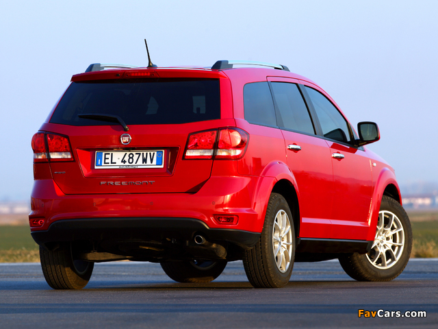 Pictures of Fiat Freemont AWD (345) 2011 (640 x 480)