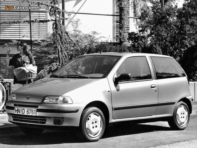 Fiat Punto 3-door (176) 1993–99 images (640 x 480)