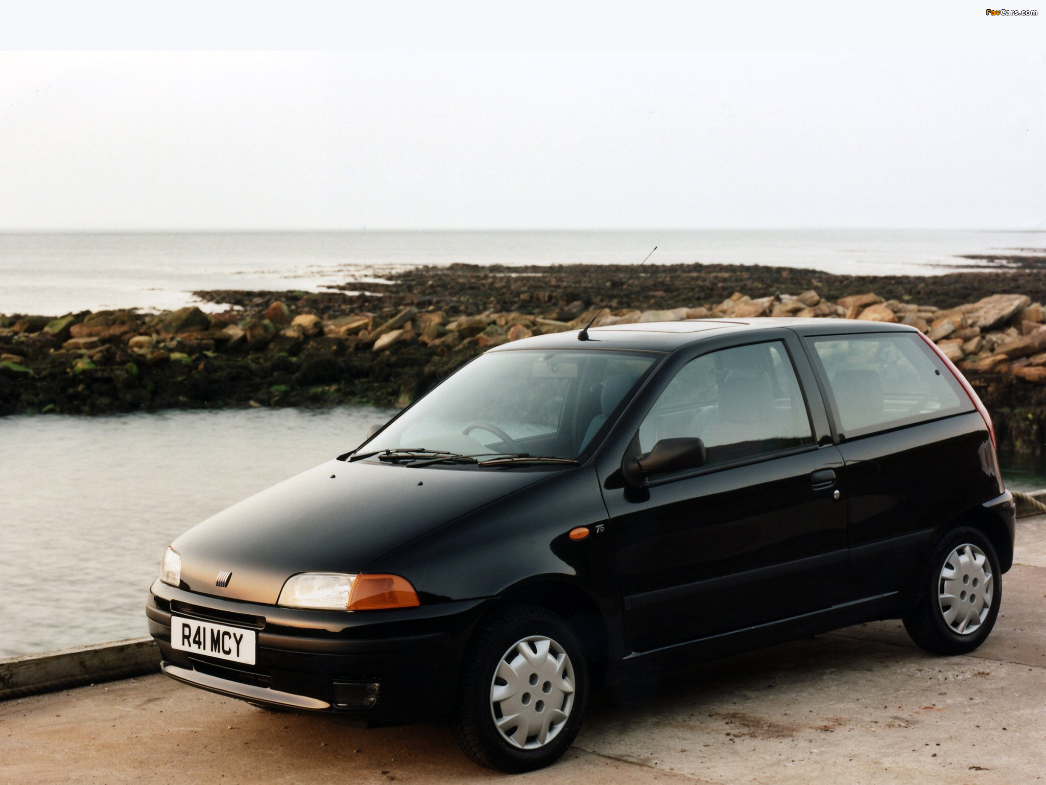 Fiat Punto 3-door UK-spec (176) 1993–99 photos (2048 x 1536)