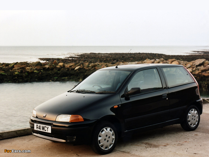 Fiat Punto 3-door UK-spec (176) 1993–99 photos (800 x 600)
