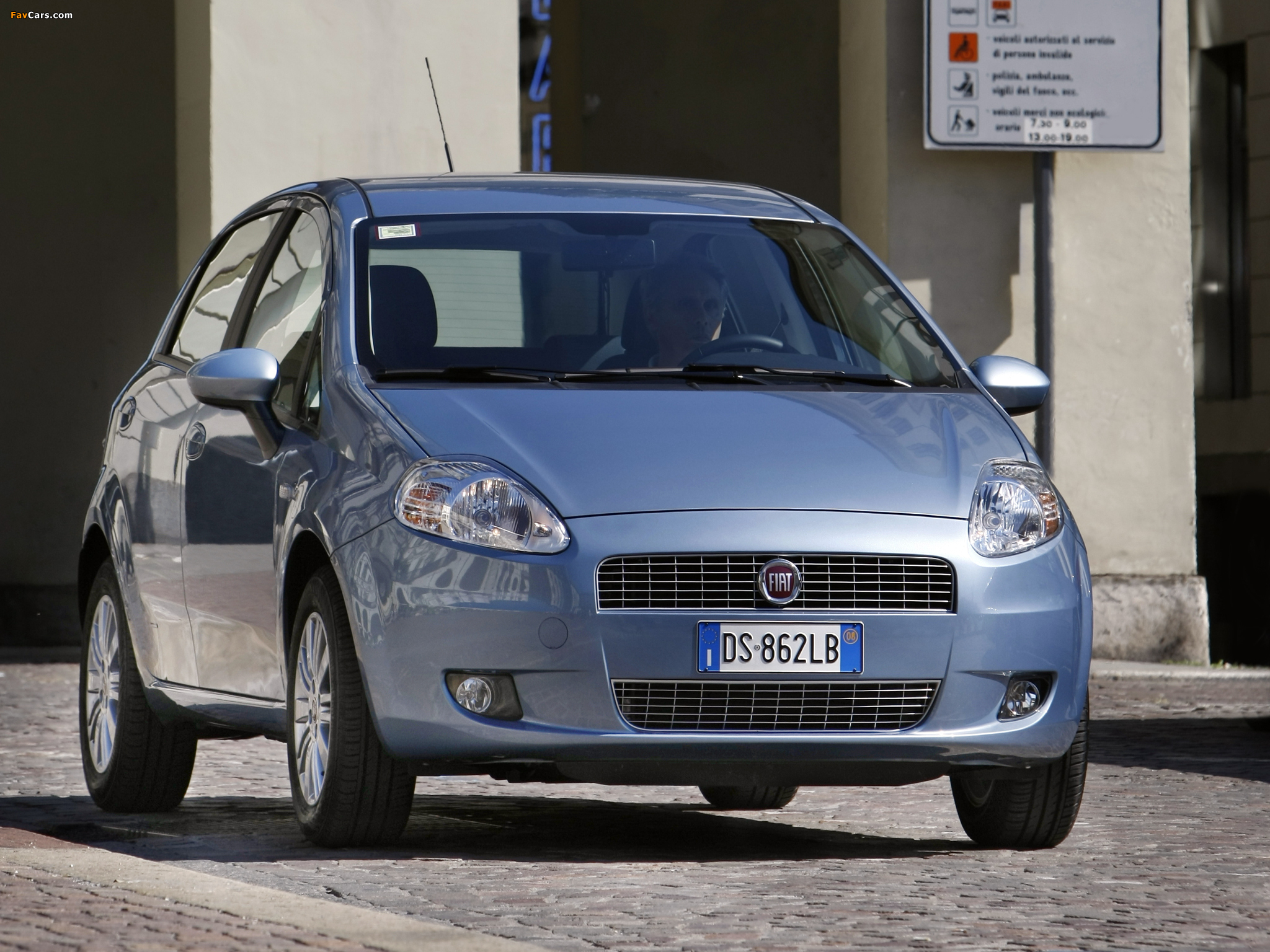 Fiat Grande Punto Natural Power 5-door (199) 2008–12 pictures (2048 x 1536)