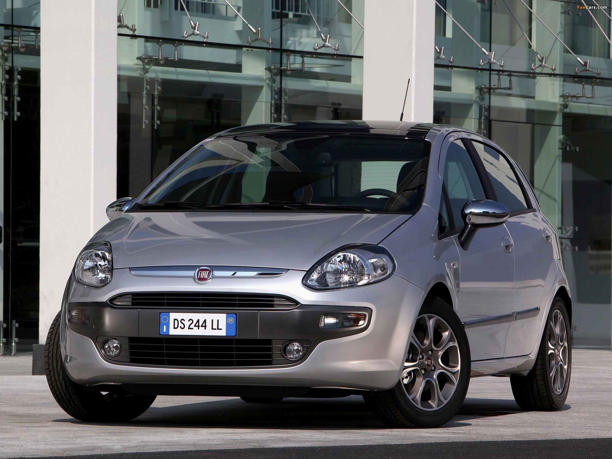 Fiat Punto Evo 5-door (199) 2009–12 pictures (2048 x 1536)