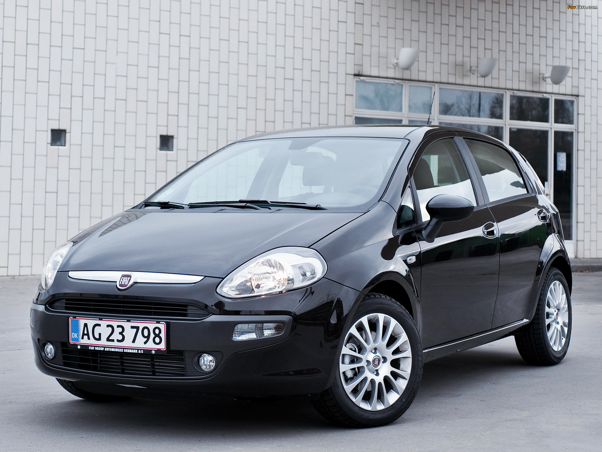 Fiat Punto Evo 5-door (199) 2009–12 pictures (2048 x 1536)