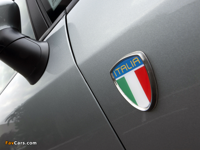Fiat Punto Serie Especial Italia (310) 2011 photos (640 x 480)