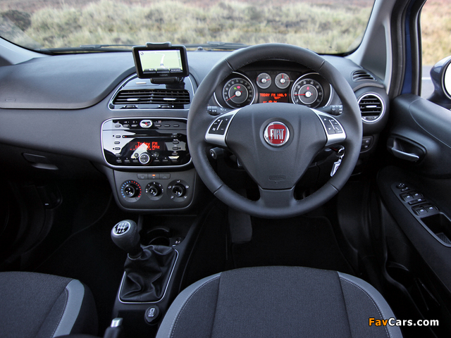 Fiat Punto 5-door UK-spec (199) 2012 photos (640 x 480)