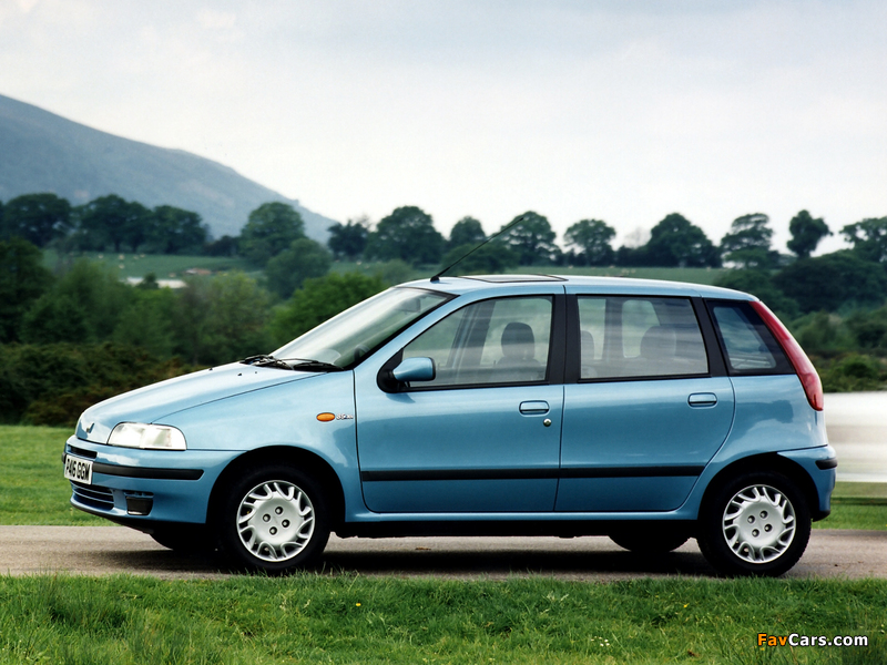 Images of Fiat Punto 5-door UK-spec (176) 1993–99 (800 x 600)