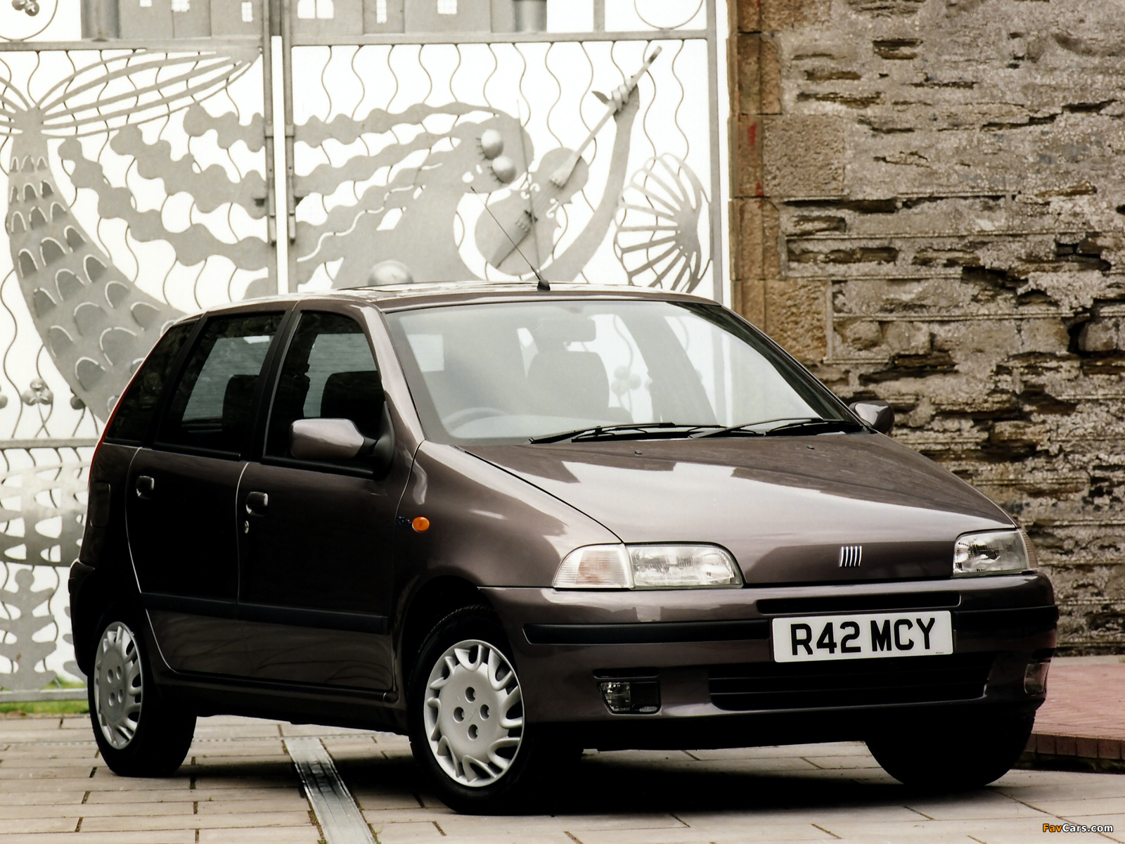 Images of Fiat Punto 5-door UK-spec (176) 1993–99 (1600 x 1200)