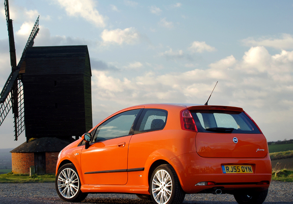 Images of Fiat Grande Punto 3-door UK-spec (199) 2006–10