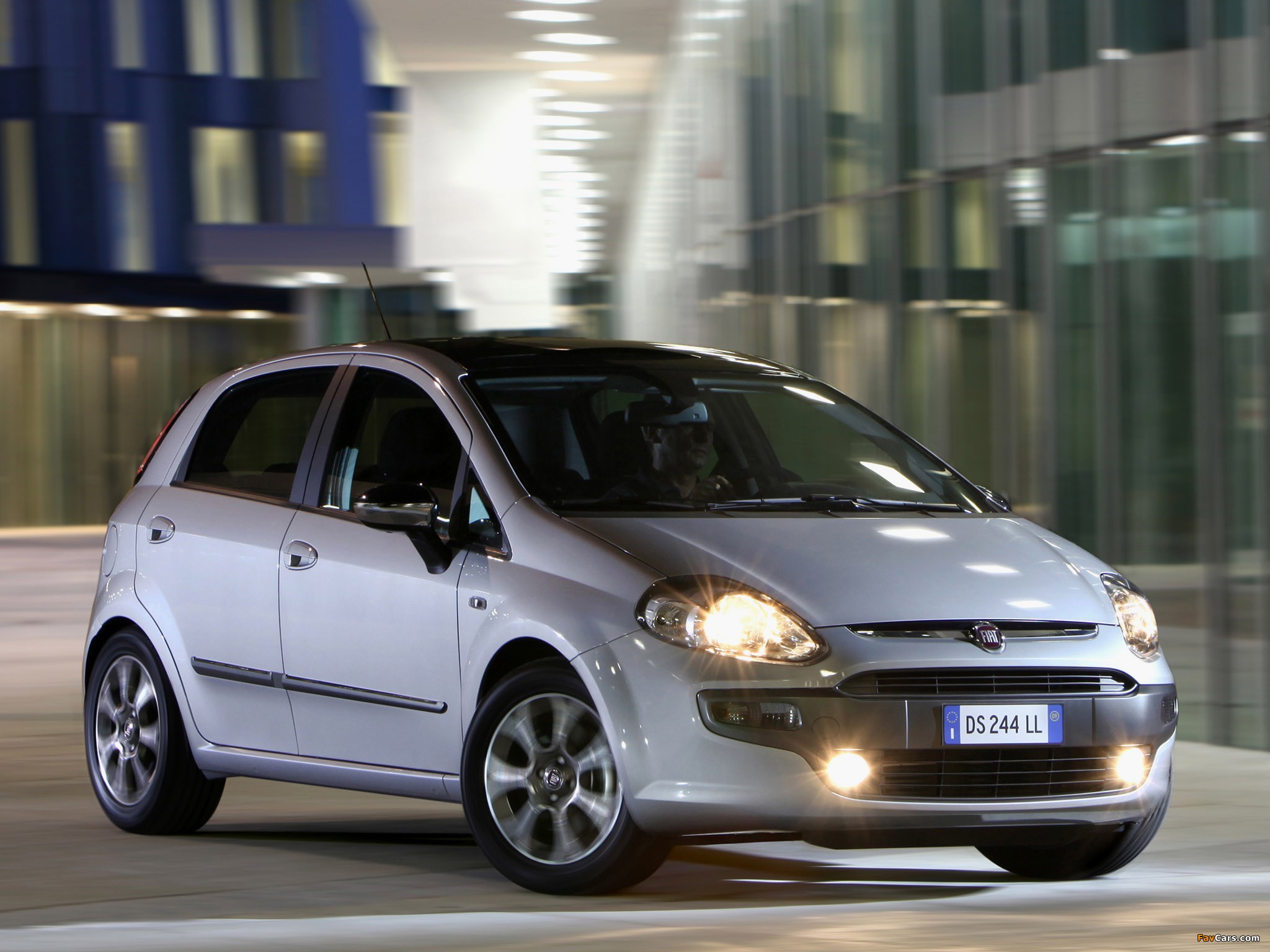 Images of Fiat Punto Evo 5-door (199) 2009–12 (2048 x 1536)