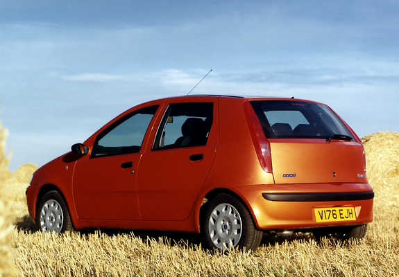 Photos of Fiat Punto 5-door UK-spec (188) 1999–2003