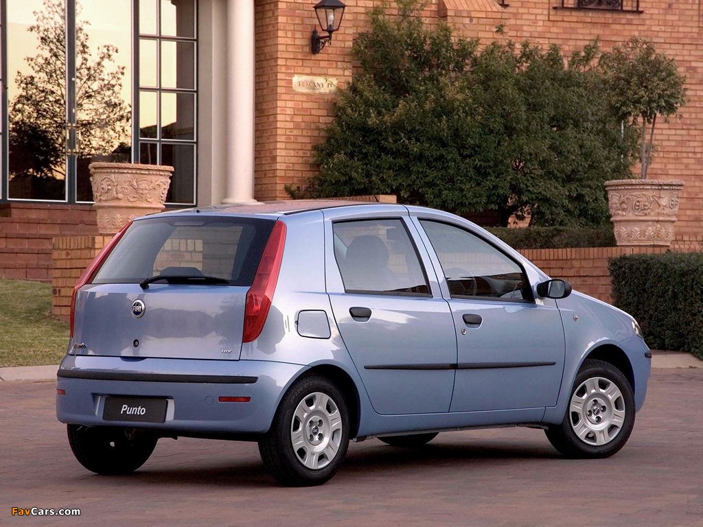 Photos of Fiat Punto 5-door ZA-spec (188) 2003–05 (1024 x 768)