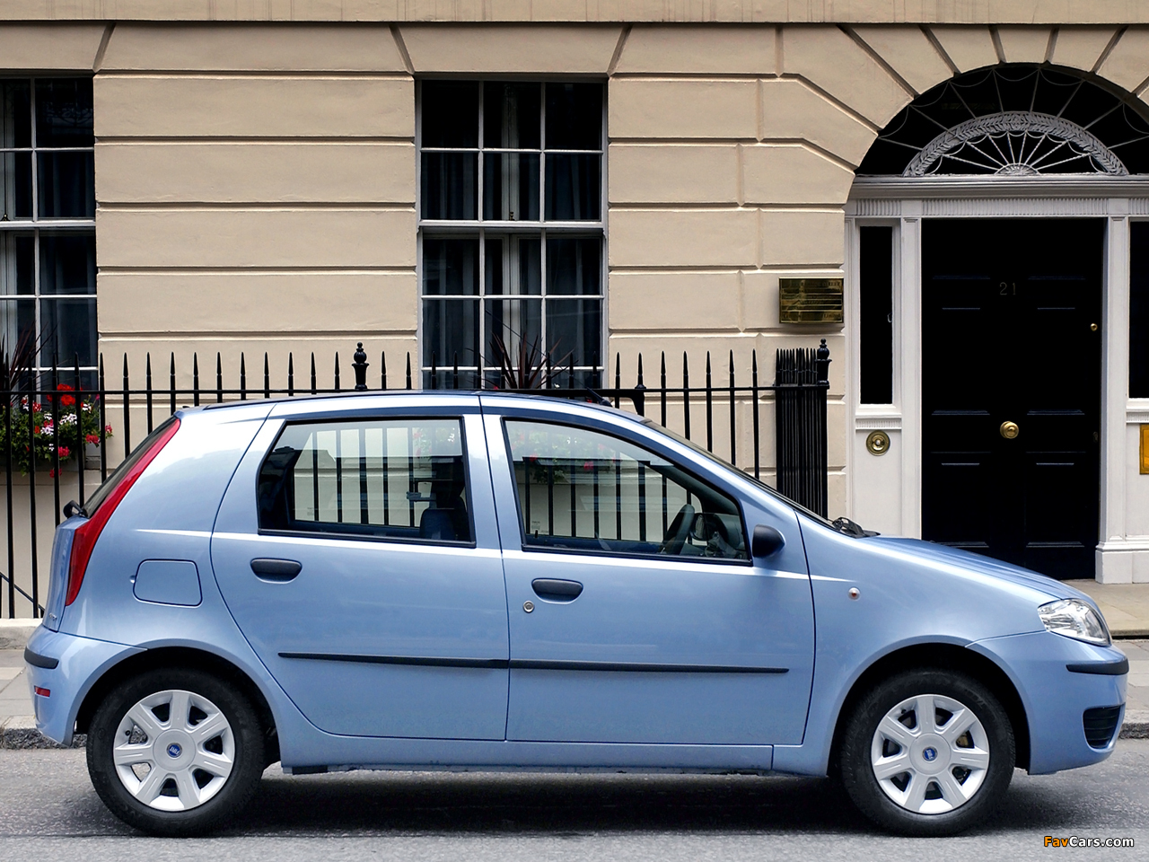 Photos of Fiat Punto 5-door UK-spec (188) 2003–05 (1280 x 960)