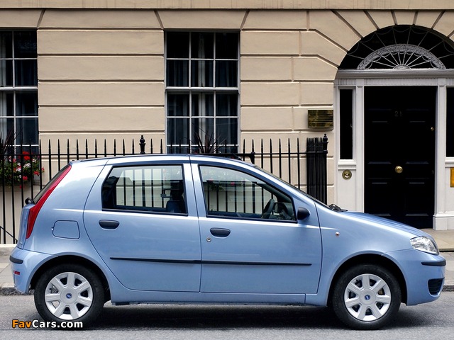 Photos of Fiat Punto 5-door UK-spec (188) 2003–05 (640 x 480)