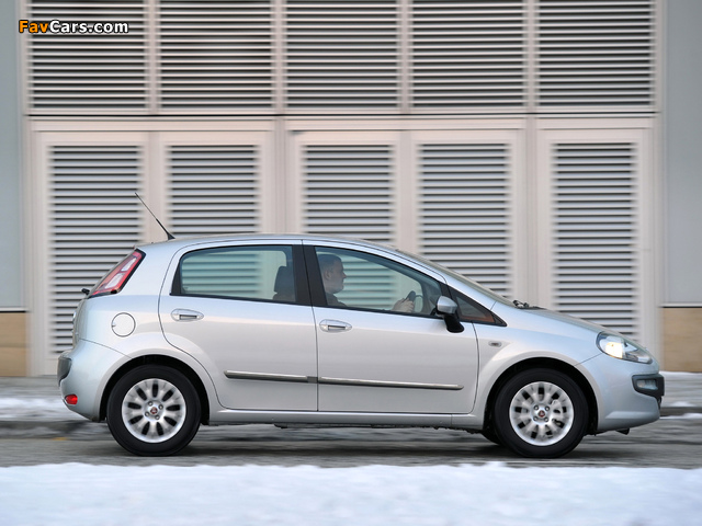 Photos of Fiat Punto Evo 5-door UK-spec (199) 2010–12 (640 x 480)