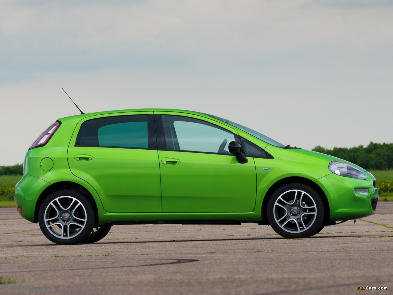 Photos of Fiat Punto TwinAir 5-door UK-spec (199) 2012–13 (1280 x 960)