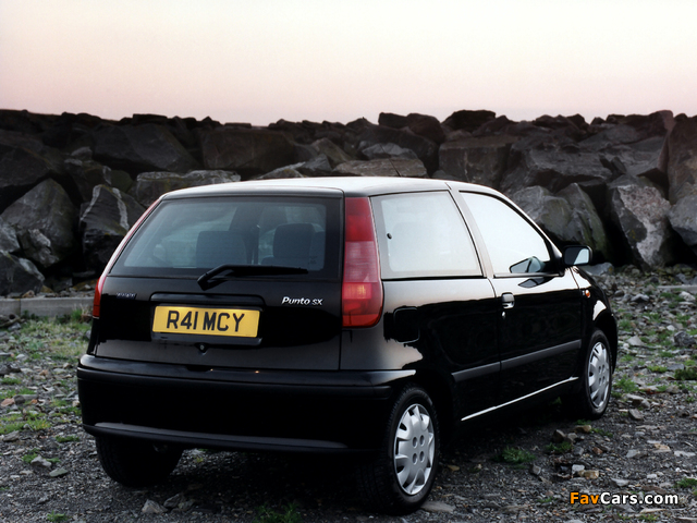 Pictures of Fiat Punto 3-door UK-spec (176) 1993–99 (640 x 480)