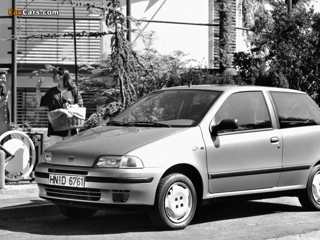 Pictures of Fiat Punto 3-door (176) 1993–1999 (640 x 480)
