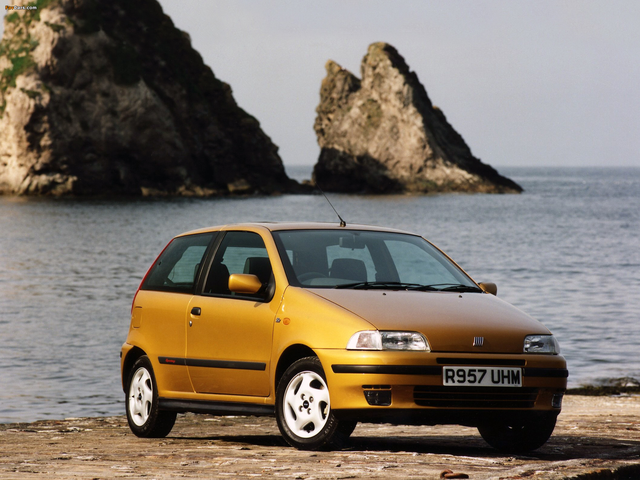 Pictures of Fiat Punto Sporting UK-spec (176) 1995–99 (2048 x 1536)