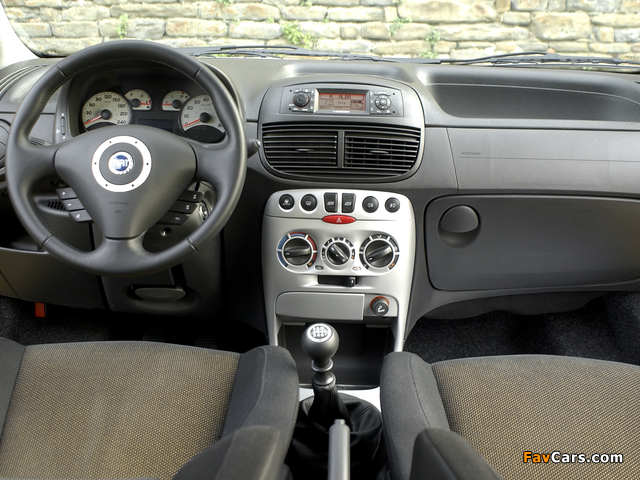 Pictures of Fiat Punto Sporting (188) 2003–05 (640 x 480)