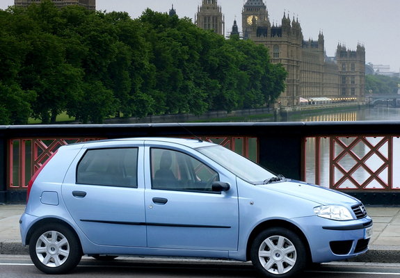 Pictures of Fiat Punto 5-door UK-spec (188) 2003–05