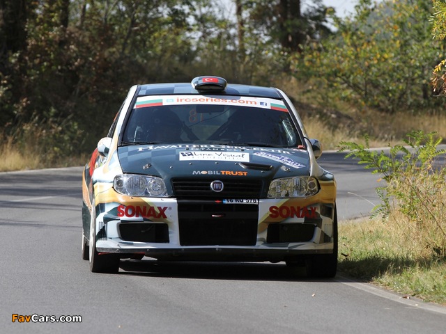 Pictures of Fiat Punto Super 1600 (188) 2004–06 (640 x 480)