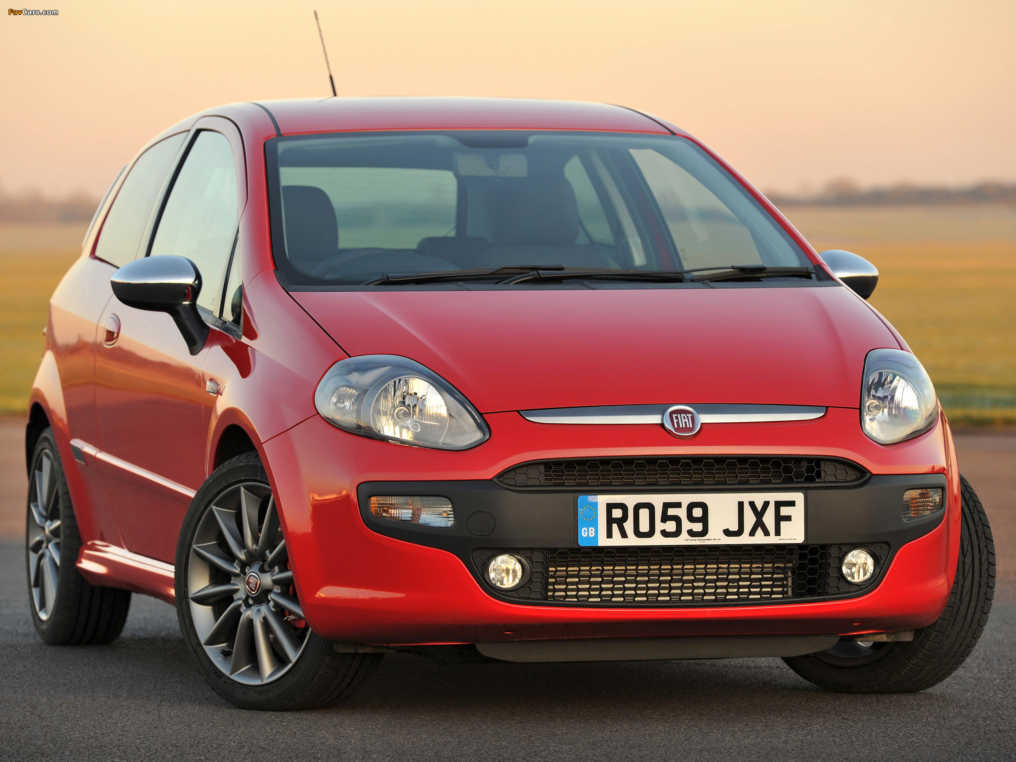 Fiat Punto Evo 3-door UK-spec (199) 2010–12 wallpapers (2048 x 1536)