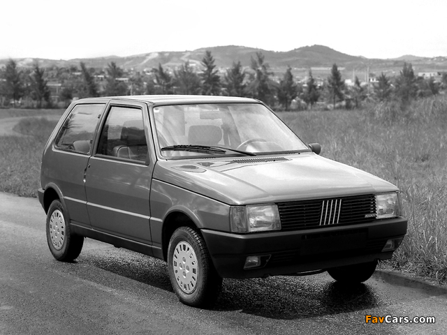Photos of Fiat Uno SX BR-spec (146) 1984–86 (640 x 480)