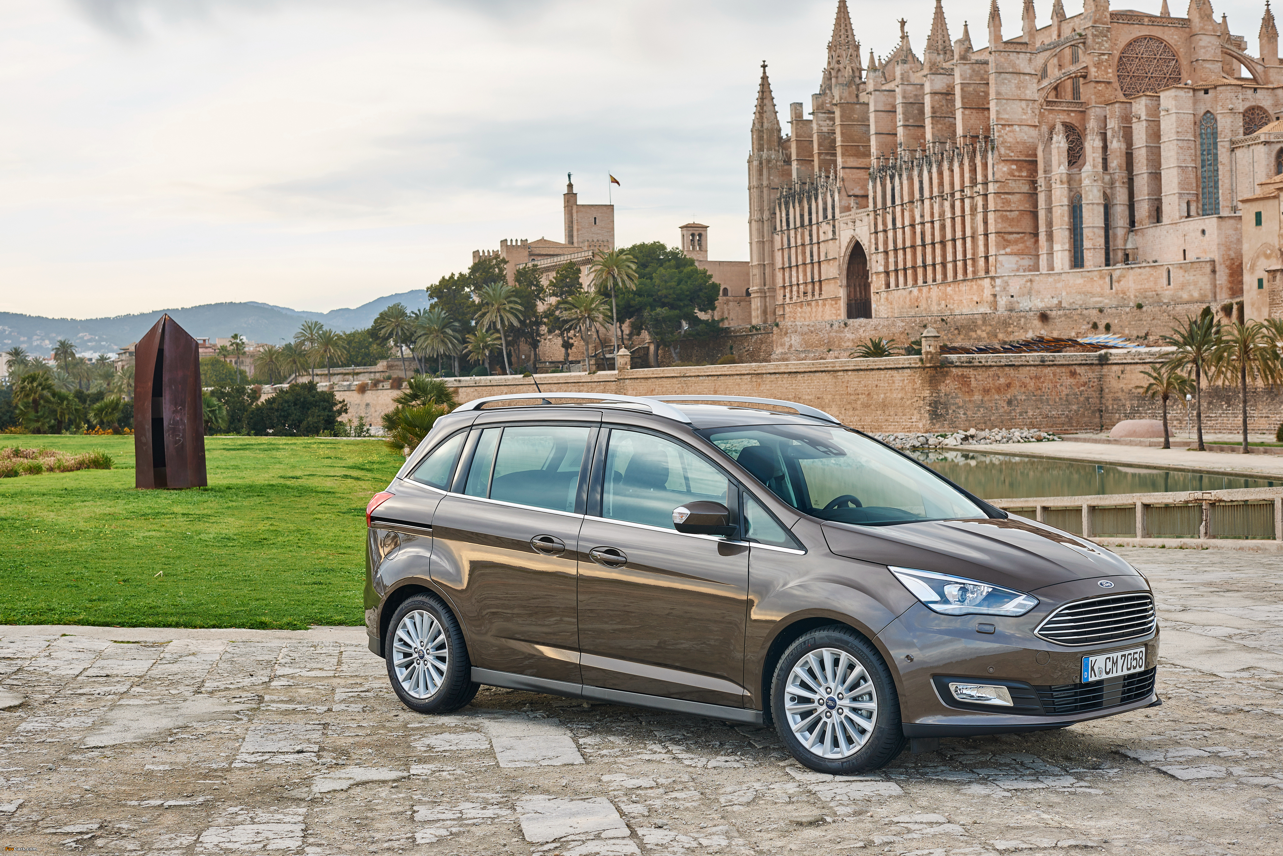 Ford Grand C-MAX 2015 photos (4096 x 2731)