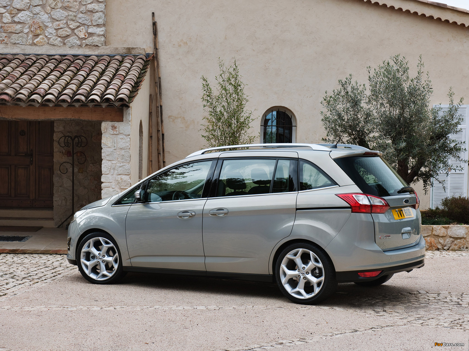 Images of Ford Grand C-MAX 2010 (1600 x 1200)