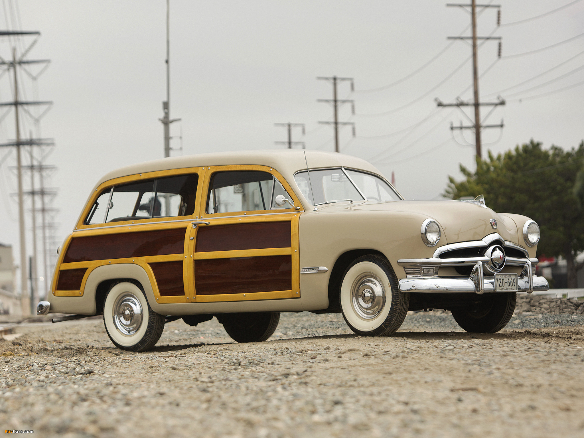 Photos of Ford Country Squire (79) 1950 (2048 x 1536)