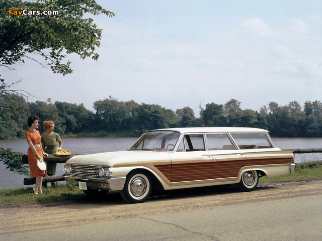 Photos of Ford Galaxie Country Squire (68) 1961 (640 x 480)