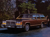 Photos of Ford LTD Country Squire Station Wagon 1980
