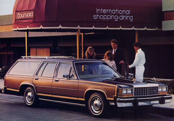 Ford LTD Country Squire Station Wagon 1982 wallpapers