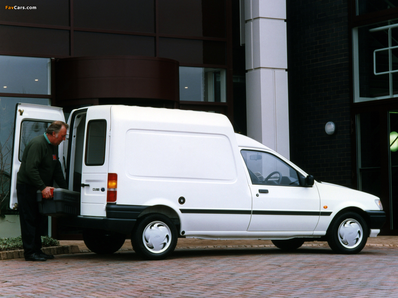 Pictures of Ford Courier Van UK-spec 1992–95 (1280 x 960)