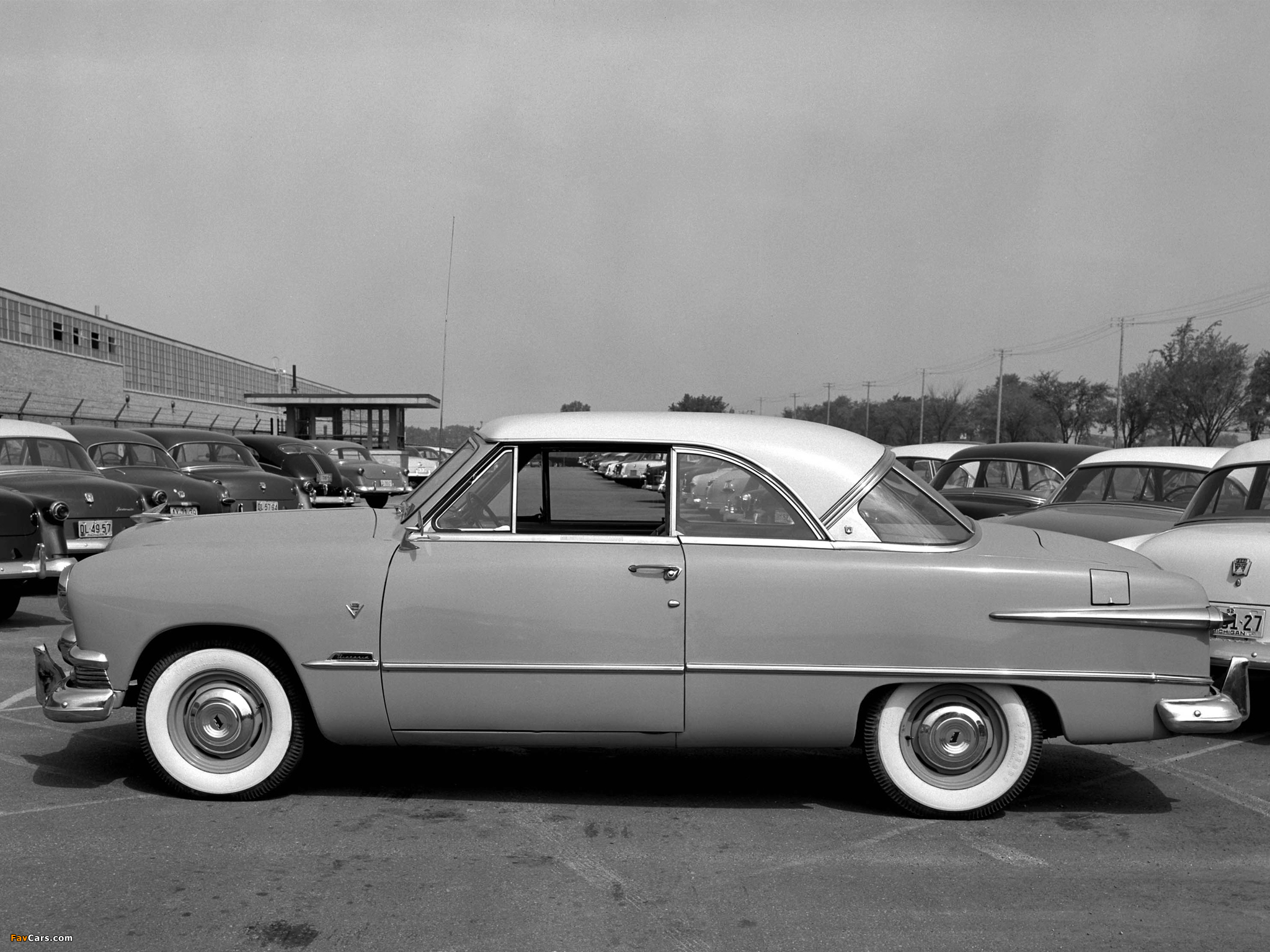 Images of Ford Crestline Victoria (60B) 1951 (2048 x 1536)