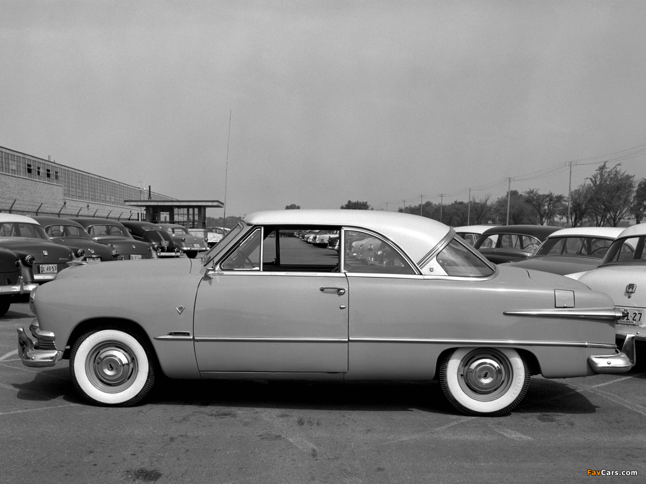 Images of Ford Crestline Victoria (60B) 1951 (1280 x 960)