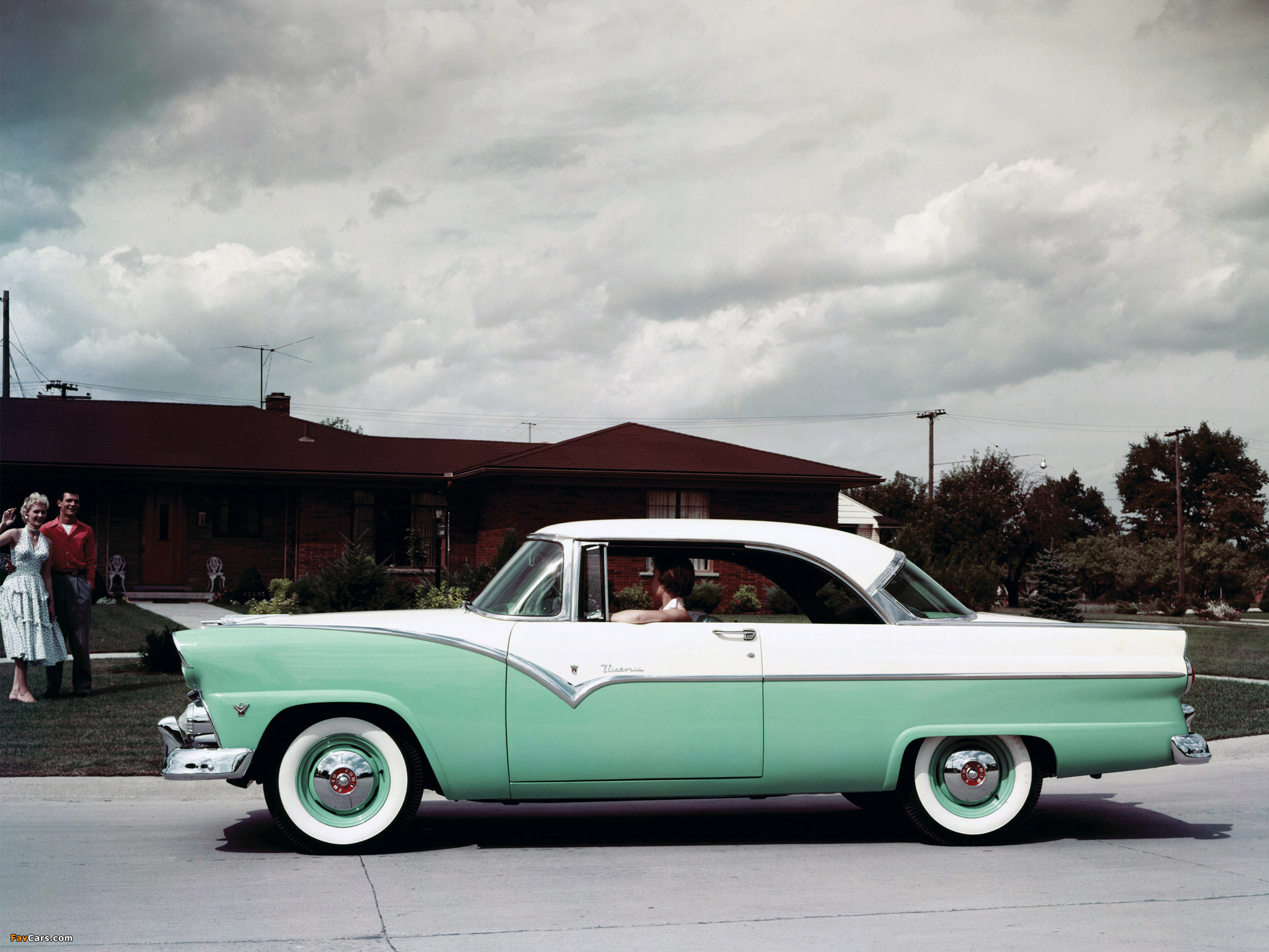 Images of Ford Crestline Victoria Hardtop 1955 (2048 x 1536)