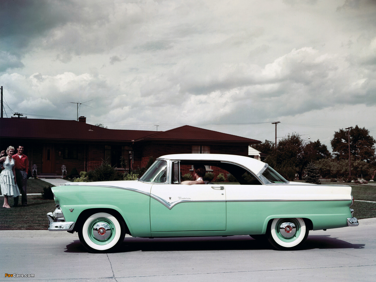 Images of Ford Crestline Victoria Hardtop 1955 (1280 x 960)