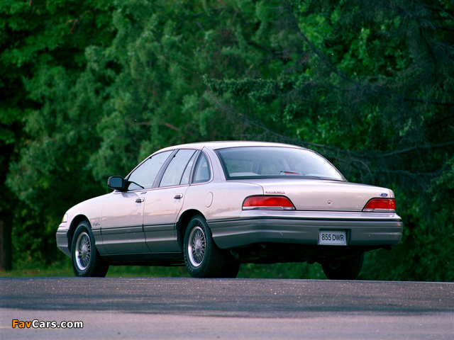 Ford Crown Victoria 1992 pictures (640 x 480)