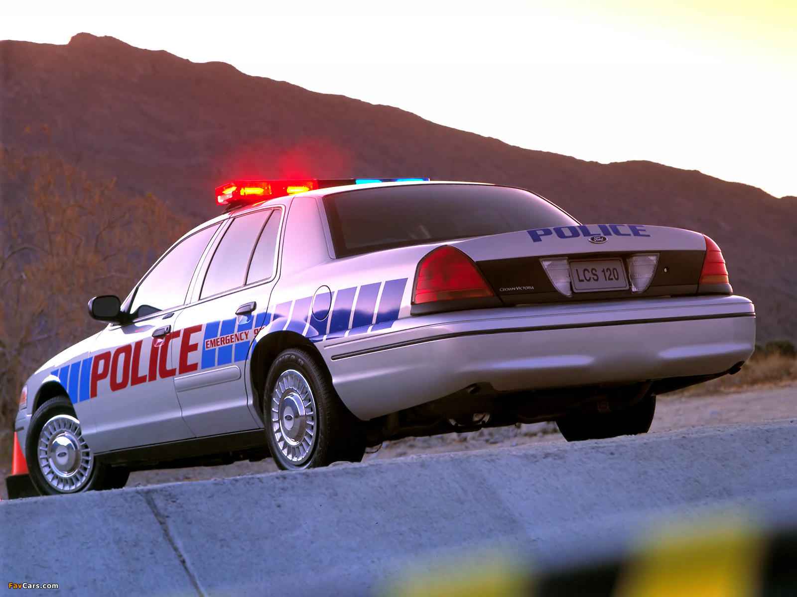 Ford Crown Victoria Police Interceptor 1998–2011 wallpapers (1600 x 1200)
