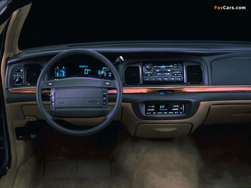 Ford Crown Victoria 1995–97 images (800 x 600)